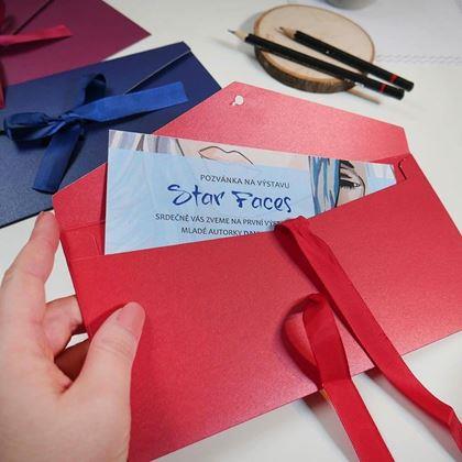 Obrazek z Koperta prezentowa z wstążką -  czerwona