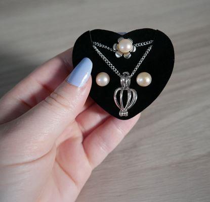 Obraz Perła życzeń w małży z naszyjnikiem, kolczykami i pierścionkiem