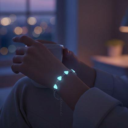 Obrazek z Świecąca bransoletka - serduszka