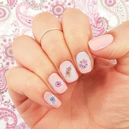 Obrazek z Zestaw naklejek na paznokcie - 71 szt. kwiatów