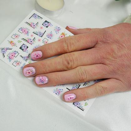 Obrazek z Zestaw naklejek na paznokcie - 71 szt. kwiatów