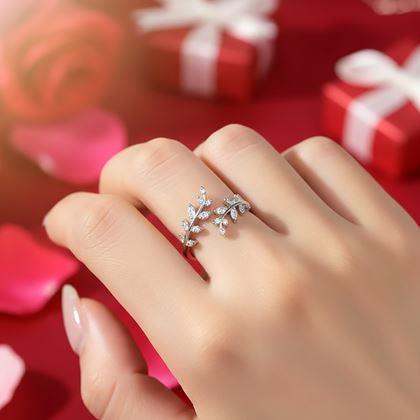 Obrazek z Elegancki pierścionek z regulacją rozmiaru