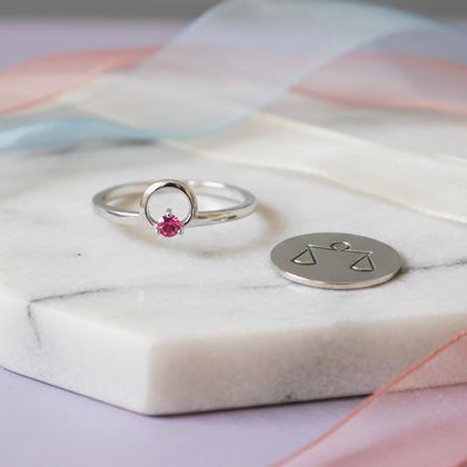 Obrazek z Regulowany pierścionek zodiakalny - wagi