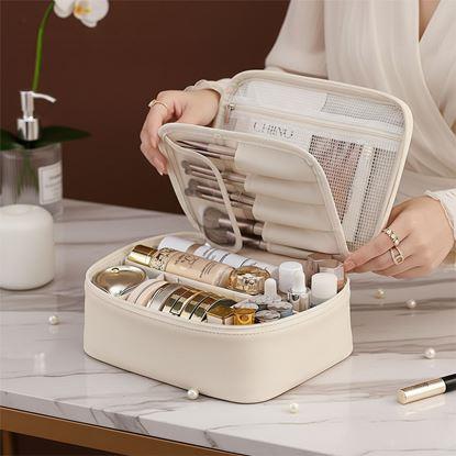 Obraz Wielkopojemna podróżna kosmetyczka