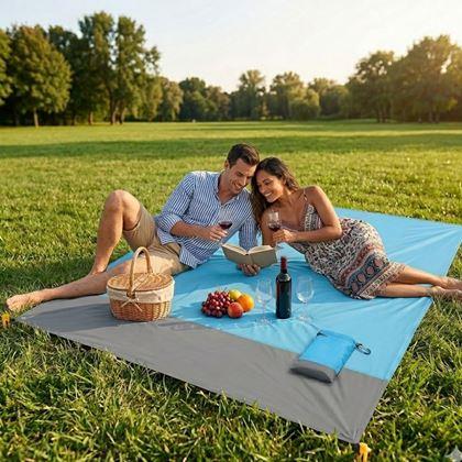 Obrazek z Mata plażowa z kołkami odporna na wodę i piasek 2x2 m niebieska