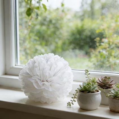 Obrazek z Biała papierowa dekoracja Pompom 20 cm 5 szt.