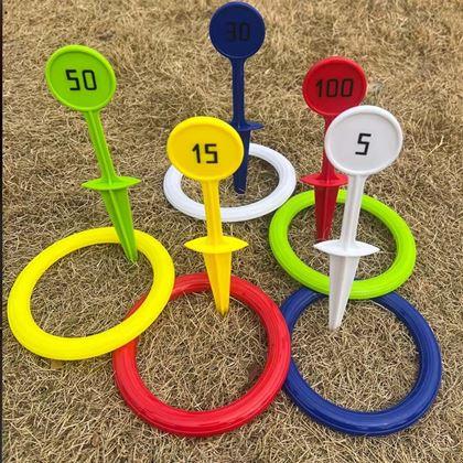 Obrazek z Gra w rzucanie obręczy na kołki do ziemi