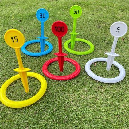 Obrazek z Gra w rzucanie obręczy na kołki do ziemi