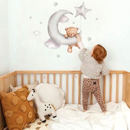 Obrazek z Naklejki na ścianę miś - na nagietku