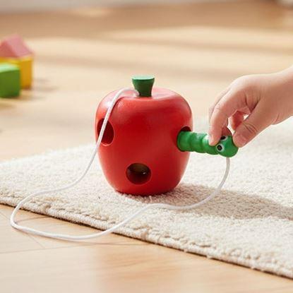 Obraz Drewniana zabawka - robak w jabłku