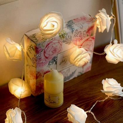 Obrazek z LED łańcuch świetlny na baterie z różami – 20 kwiatów