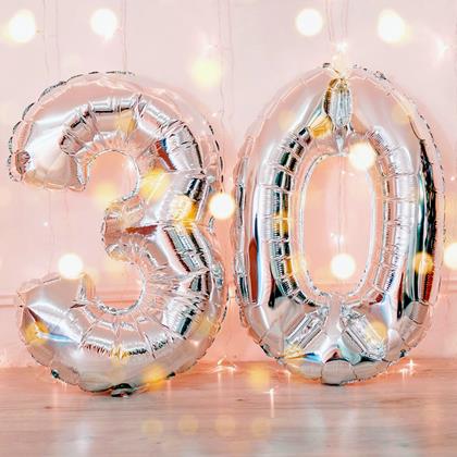 Obrazek z Maxi balon 100 cm srebrna cyfra -  cyfra 2