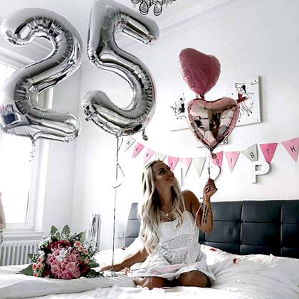 Obrazek z Maxi balon 100 cm srebrna cyfra -  cyfra 2