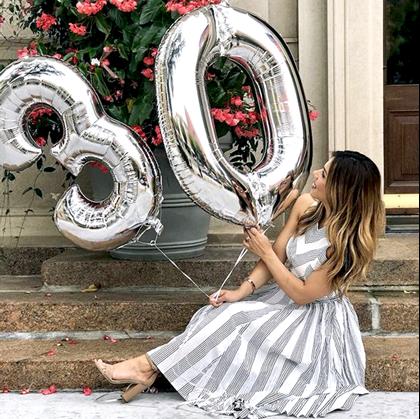 Obrazek z Maxi balon 100 cm srebrna cyfra -  cyfra 2