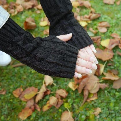 Obrazek z Dziergane ocieplacze na ręce  -  czarne