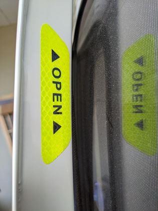 Obrazek z Odblaskowe naklejki samochodowe 4 szt.  -  żółta