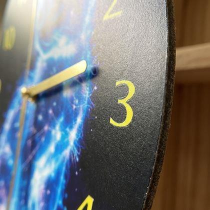 Obrazek z Zegar ścienny z kotem – motyw neonowy