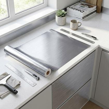 Obrazek z Samoprzylepna metaliczna tapeta, 60 cm x 2 m – Srebrna